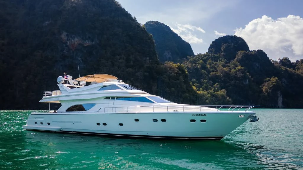 Ferretti 80ft — 2