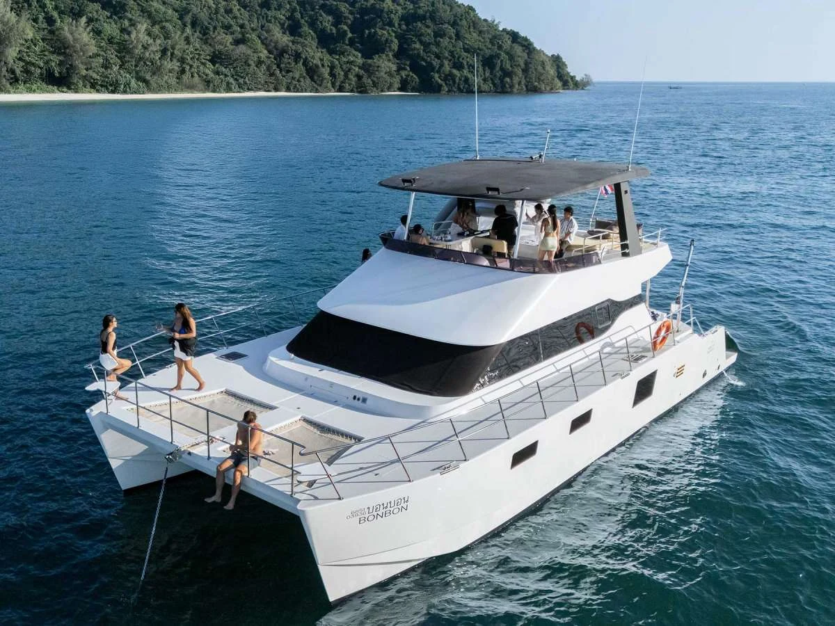 Power Catamaran 52ft