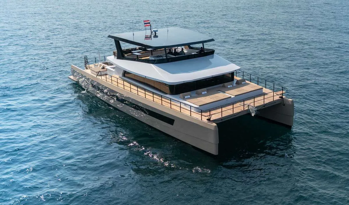 Power Catamaran 85ft (Pisces) — 2